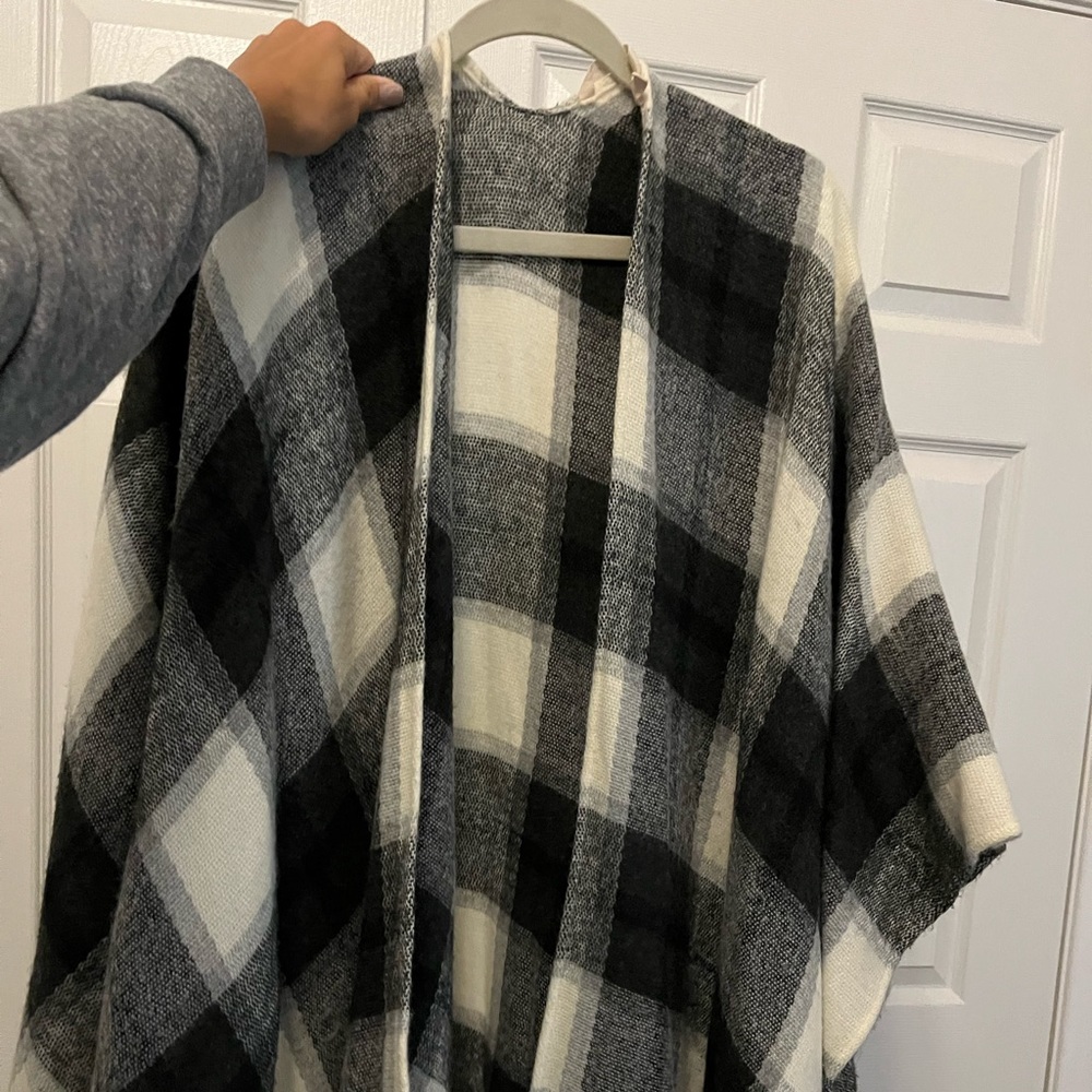 Checkered black, white, and gray one size fits all shaw.